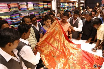 Raashi Khanna Launches Kasam Pullaiah Cloth Merchant in Warangal